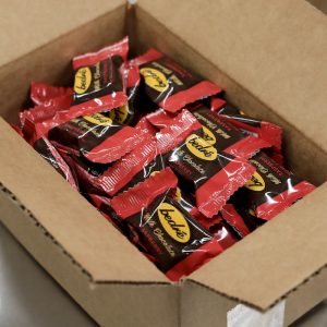 1.5lb Milk Chocolate Raspberry Melts Bulk Box | 60ct